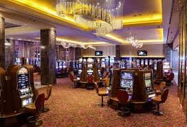 Antarmuka aplikasi mobile ahliqq untuk French Roulette dengan kontrol taruhan yang intuitif